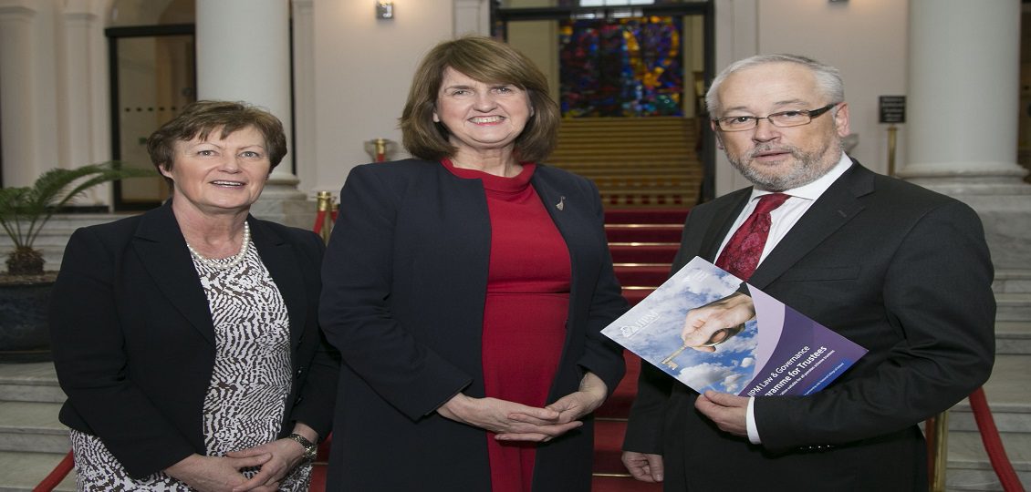 D18136-0049 Rose with An Tánaiste and Regulator