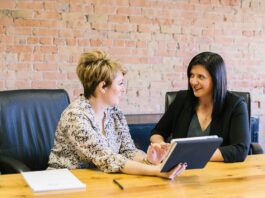 employees discussing Pay transparency